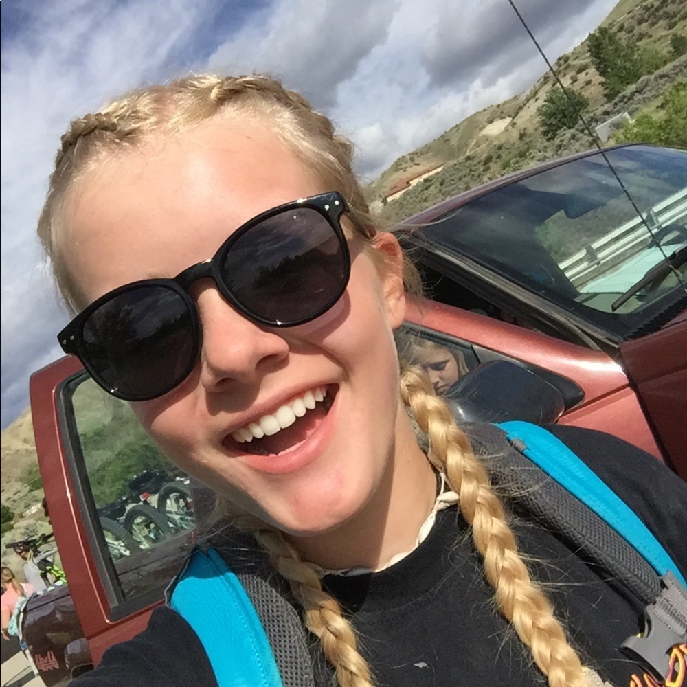 Meet your Posher, Alexia